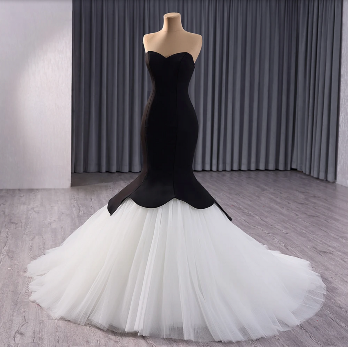 Hepburn Audrey Gown
