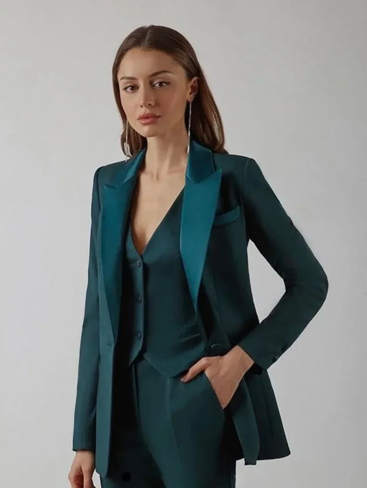 Woman wearing the Old Money Collection Couture De Longpre Suit Set