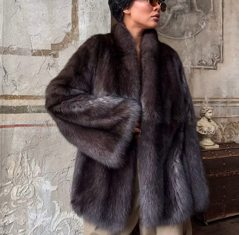 Woman wearing the Lincoln Fur
