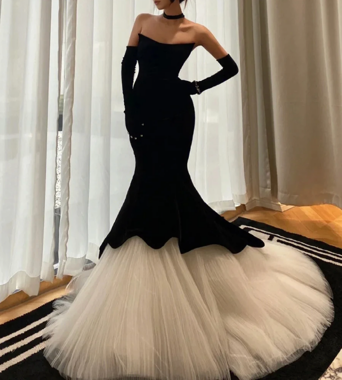 Hepburn Audrey Gown