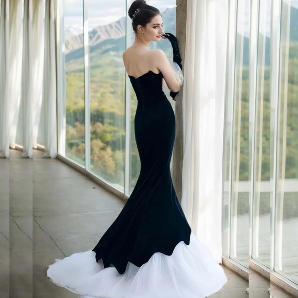 Hepburn Audrey Gown